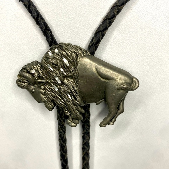 Ethnic Indian Wear Other - Bolo Tie Buffalo Pewter EGE 1989 Stamped Slide Black Leather Silver Tone Pewter